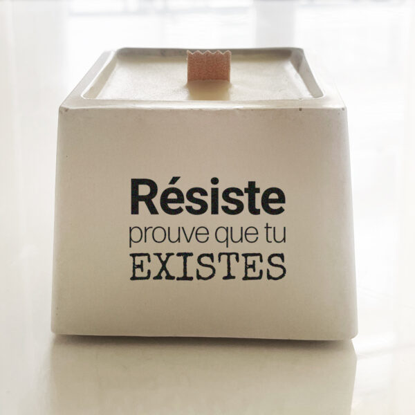 RESISTE!